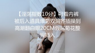  漂亮女友 身材不错 晚上睡不着 起来做做运动 男友就跟着捣乱 一摸全是淫水 被无套输出 内射