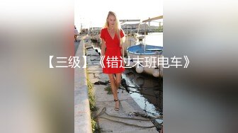 带个粉色的拢子美少妇，露脸后入操逼迫不及待吃鸡鸡，女上位无套表情太淫荡