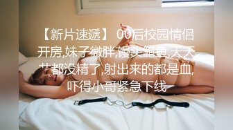 新人小姐姐下海！苗条身材贫乳！跪在椅子多毛骚逼，光滑美臀摇摆，掰开小穴特写