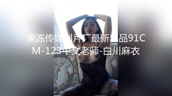 骚女超多逼毛骚穴，振动棒猛插流出白浆，揉捏奶头爽的浪叫，进进出出洞口多被搞大了