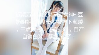 【新片速遞】  尾随偷拍❤️开衩亮闪闪蕾丝裙美女排队买单被抄底红色蕾丝内包裹肉臀❤️和家人逛街的白裙长腿美少妇米白骚内