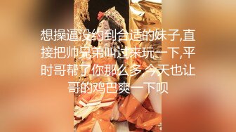 商城女厕蹲守露脐T恤破洞牛仔小正妹,丰满的胸部和鲜嫩穴肉真馋人