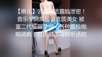 大神偷拍靓女服装店逛街男友在旁敢穿超短裙骚丁前后CD制服JK学生妹展会做兼职粉色蕾丝内内发现镜头