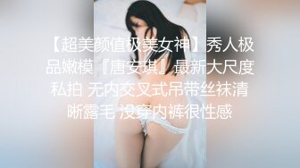 小少妇的3P生活，全程露脸先洗澡后啪啪，舔逼的活交给小弟，轮到草逼了大哥先上，各种体位爆草抽插浪叫不止