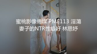 胆大牛人潜入县城卫生院女厕手机近距离偷拍医护大小便口味有点重都快贴到人家屁股上了