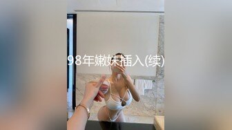 纯天然美乳小阴唇美穴小姐姐难道露脸，撩起小背心揉捏圆润奶子，手指摩擦小穴搞得湿湿，翘起大屁股扭动