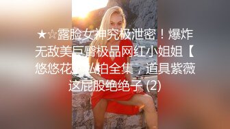 性感美女两个大白奶子，情趣短裙内裤，拨开特写超肥小骚穴