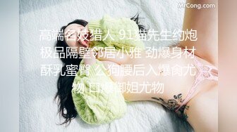  幸福小哥激情双飞颜值不错的小少妇，骚逼里面夹着鸡巴自己主动抽插