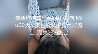 情侣在酒店自拍