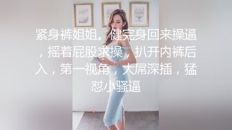  生死有命富贵在天再次玩弄风骚小女友，对着镜子站在地上玩弄吃奶抠逼