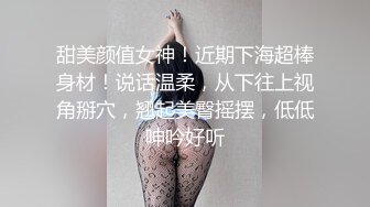 妖妖和兔兔颜值姐妹花！桌子上一堆道具挑选！穿戴玉米假屌，吸上震奶器，埋头舔逼假屌骑坐