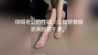 十二月新流出大神潜入水上乐园更衣室偷拍美女更衣几个女的贪图方便站在长凳上穿衣服