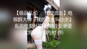 女孩吃得很认真。。。