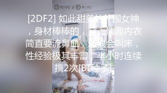  颜值御姐精彩演绎，全程露脸群P淫乱，AV级大作嘴里叼两根鸡巴下面还被舔逼