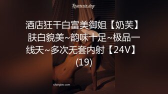 肤白貌美小少妇跟大哥啪啪直播，让大哥压在身下爆草抽插，无毛白虎逼淫水泛滥激情上位