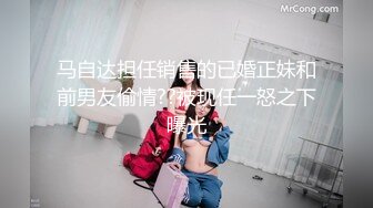  小骚逼露脸洗干净了伺候小哥哥诱惑狼友，舔鸡巴的样子好骚吸蛋蛋，深喉抽插，后入草屁股