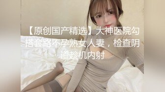 小西服丰满成熟美女内里穿着贴身黑衣白皙迷人冲动，跪爬操穴抱着丰满屁股不停啪啪用力冲击狠狠插