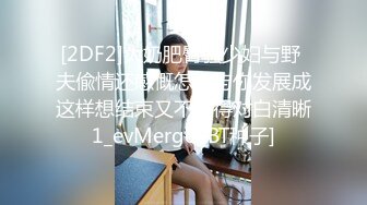   女友玩着手机也要服侍我，女友一定要这样的，真实爽到自己