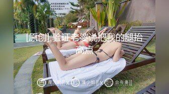 黑客破解监控偷拍 大热天的美女光着身子在床上看着小黄片抠B自摸