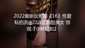 2020新跟拍！妹子边拉稀 边玩手机追剧 前后失手被拍大屁屁