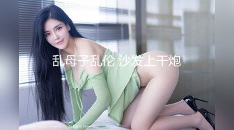 丰满大学妹子，扶着大屁股后入爆操骚穴