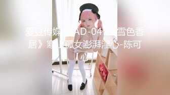 学院女厕全景偷拍白衣黑裤美女❤️肥厚鲍鱼肉肉的阴唇