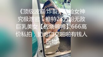 为满足男友的特殊癖好，少妇被两个大屌黑人狠狠操弄