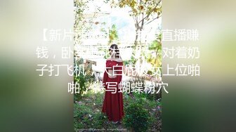 肉感巨乳骚御姐！浴室洗澡吃屌！穿上开档牛仔裤，后入大肥臀奶子直晃