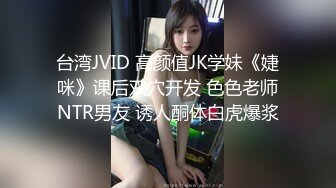 黑丝露脸极品学妹小甜甜的诱惑，肤白貌美揉奶玩逼，跳蛋塞小穴道具抽插，浪叫不止高潮不断，尿尿给狼友看