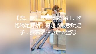 【蓝姐姐】快手上的20岁贫乳妹子，乖乖女眼镜妹，极致反差，全裸自慰脸穴同框，