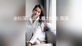 长相甜美妹子穿上连体网袜3P啪啪，特写大黑牛玩弄粉穴边后入边口交，妹子玩的很开心非常诱人