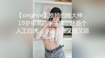 〖女神露出❤️视觉盛宴〗被哥哥强行带去别墅跪在别人家门口露出 时不时的有人开车路过 好害怕别墅主人家突然开门看见 心里有很爽 (4)