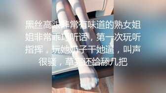 全套情趣空姐制服外围美女，修长美腿渔网袜，吸吮舔屌插嘴口活一流，扶着细腰后入肥穴，站立侧入镜头前一进一出