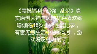  颜值小女友全程露脸寻求刺激，镜头前道具自慰骚穴，给大哥舔鸡巴活好不粘人