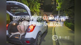   巨乳妹子在化妆被男友捏奶子撩起裙子就要后入 两个大奶子晃动骑乘套弄