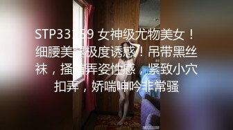 夫妻3P记，浴缸旁这一幕，单男在后面帮老婆洗逼逼，老公在前面堵住嘴巴，分工合作真的感人！