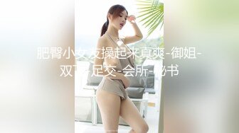 长发飘飘新人大奶美女，妖娆抚媚穿上肉丝，揉捏奶子很柔软，隔着丝袜摸穴