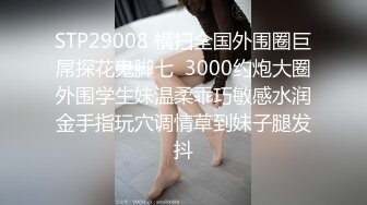 漂亮少妇主动撅着大屁屁 让黑爹的大巧克力棒棒性宠 被不停拍打着屁股无套输出 让黑爹的龟头感受摩擦的力度