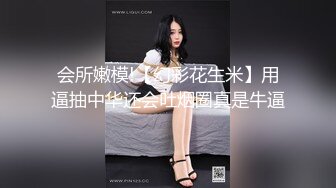 -一家三口其乐融融 儿子在前面不停吃妈妈奶子 爸爸后面艹