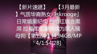 勾搭上兒子的小學語文老師,邊用手機給學生上網課,邊幹她,幾次不小心失聲差點呻吟出來