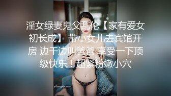  御姐范美女骚起来风情无可抵挡，高挑白嫩逼毛迷人，蹲着吸鸡巴坐上去起伏吞吐