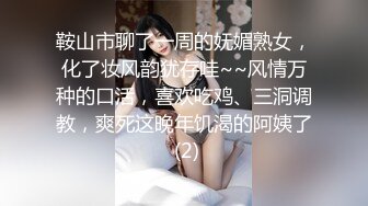 黄衣牛仔短裤妹子，调情舔奶口交上位骑乘猛操呻吟娇喘