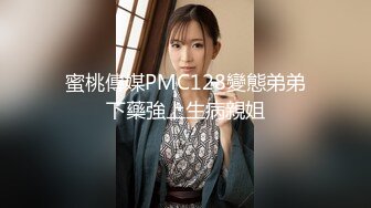  女同姐妹花，女人骚起来真没男人啥事了，吃奶舔逼道具玩弄啥都会