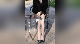 四川乡村美少妇春季到来,到别家菜地擡起裙子露出,菜地摘根黄瓜就插自己臊茓