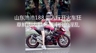 【新速片遞】 写字楼女厕鸭舌帽百褶裙高冷女神❤️水果内裤包裹的鲜嫩窄穴迷死人