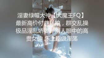 坑闺蜜妹子还不起高利D被逼直_播偷_拍❤️室友换衣服抵债,心里很矛盾,表示一天也不想坚持了 (4)