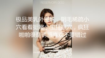 美女闺蜜双飞4P 两个高个大长腿美女 一贫乳一大奶 被两哥们一人一个操逼比赛 说说笑笑