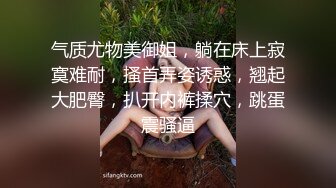  白丝情趣娇小可爱的嫩女友全程露脸在床上被小哥无套抽插，多体位蹂躏好不刺激