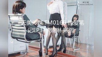   漂亮眼镜美眉 被大鸡吧男友无套猛怼 表情爽的不要不要的 无毛鲍鱼粉嫩 颜射一脸