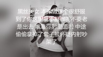 这娘们真骚，露脸在床边让小哥草着嘴吃奶子玩弄揉捏真刺激，浴室后入草屁股玩弄，口交大鸡巴淫声荡语不断